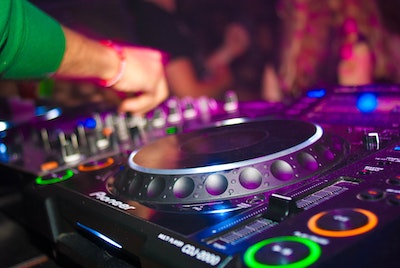 Why You Should Take a DJ Course (And What It Actually Teaches You)